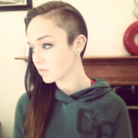 Стрижка с выбритым боком