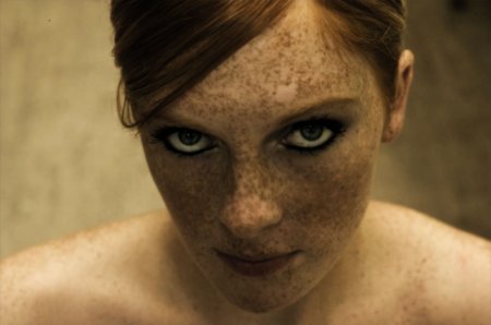 Порнозвезда с веснушками на лице