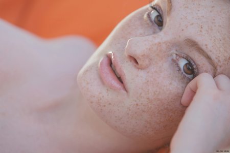 Фэй Рейган веснушки