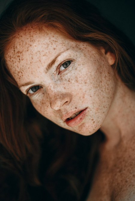 Красивые девушки с веснушками