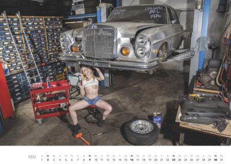 Голые девки в автосервисе