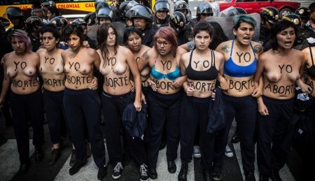 Голые женщины забастовка Мексика