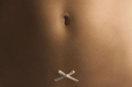 Вертикальный женский пупок