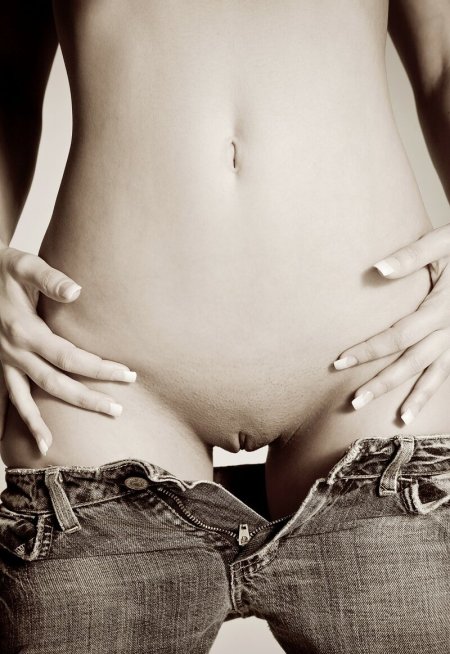 Эротичный женский животик