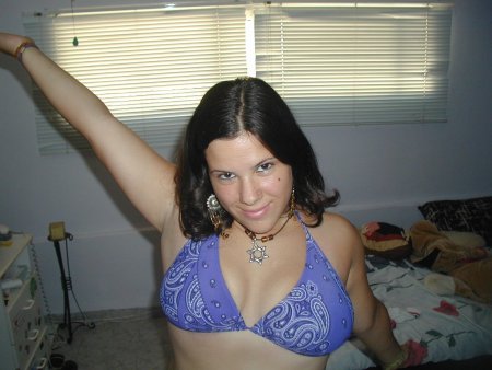 Еврейская девушка с большой грудью