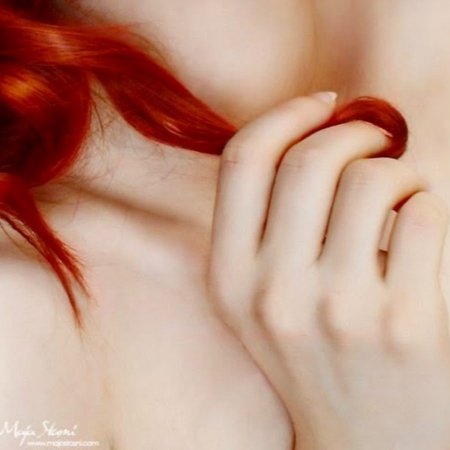 Девушка с рыжими волосами