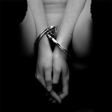 Эротические девушки в наручниках