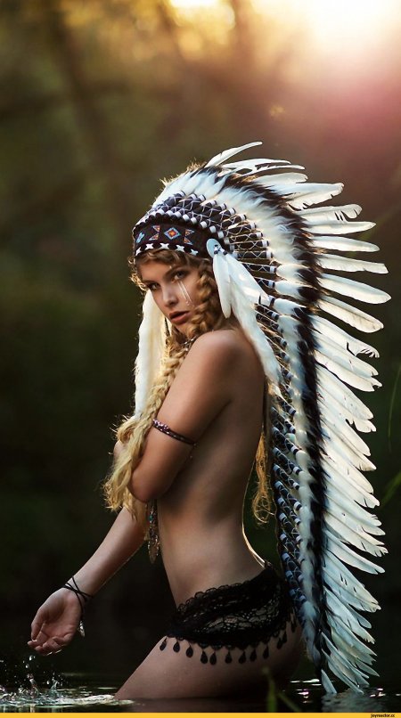 Эротичная индейская девушка