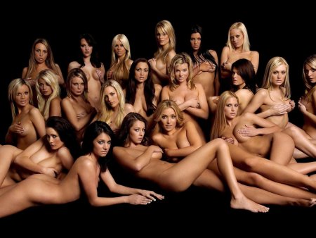 Много много голых женщин