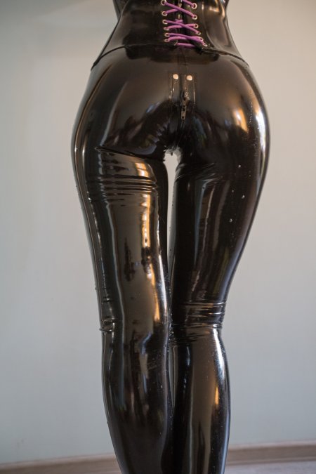 Красивые попы в латотоксе