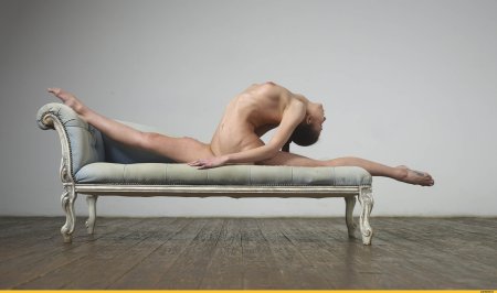 Поперечный шпагат голый