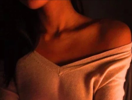 Шея девушки