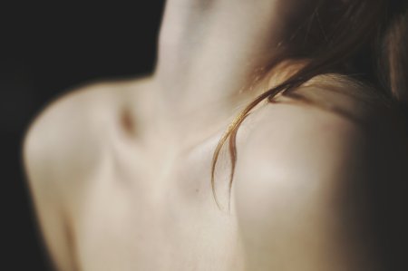 Шея девушки