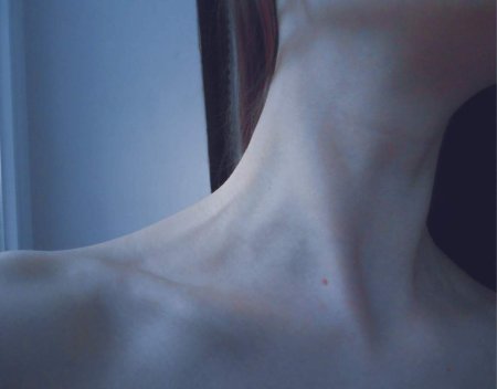 Шея девушки