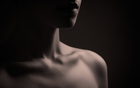 Красивая женская шея