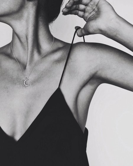 Красивые женские плечи