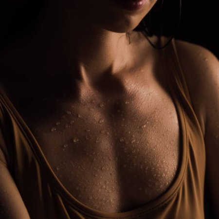 Мурашки на груди