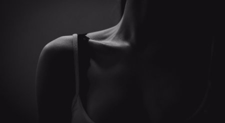 Оголенное плечо