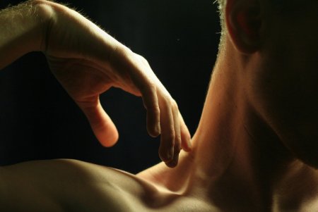 Прикосновение к телу