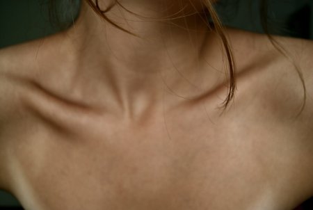 Шея девушки