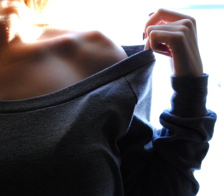 Грудь в кофте