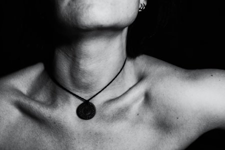 Ключицы в темноте