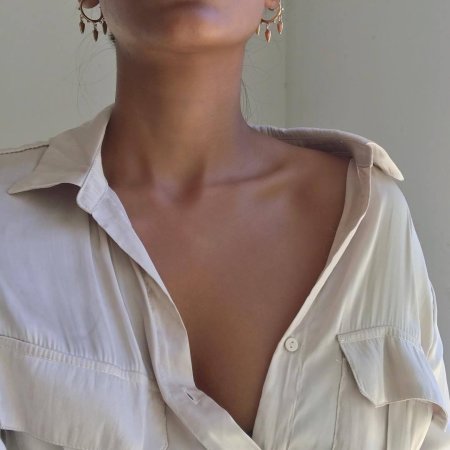 Красивая шея девушки