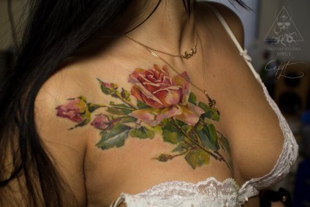 Красивые женские тату на груди