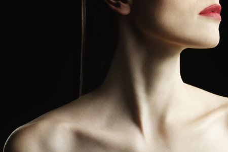 Шея девушки