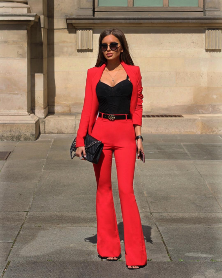 Красный брючный костюм с топом