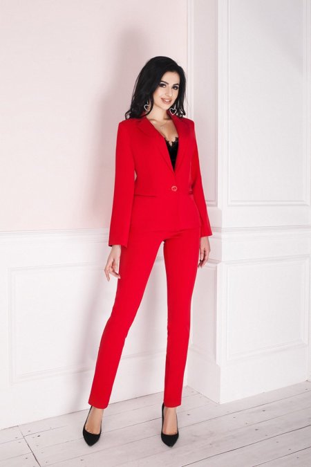 Красный брючный костюм женский