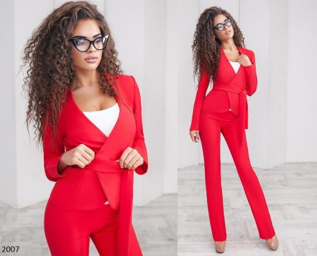 Красный брючный костюм женский