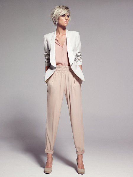 Современные модные женские костюмы