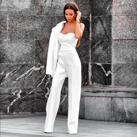 Вечерний белый брючный костюм