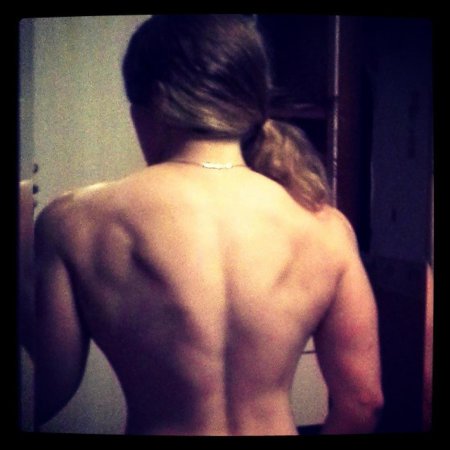 Накаченная спина Юлия Винс