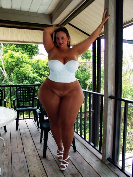 Зрелые бабы с широкими бедрами