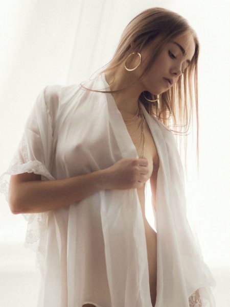 Девушки в прозрачной сорочке ню