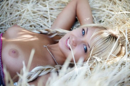 Lada Paglia Ксения Илеткина на сеновале