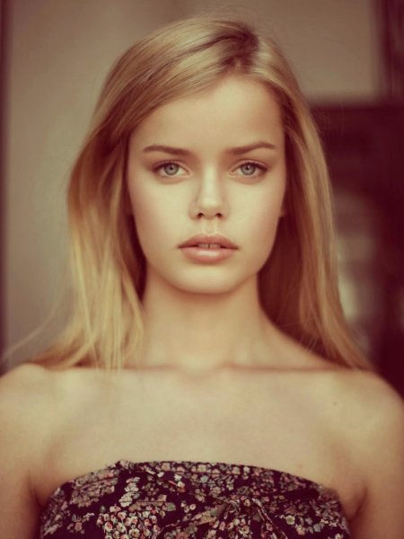 Модель Frida Aasen