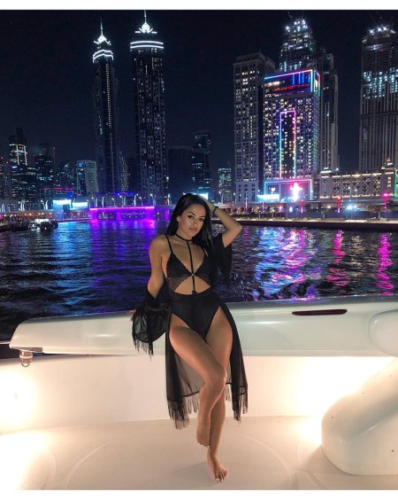 Ночной Дубай девушка