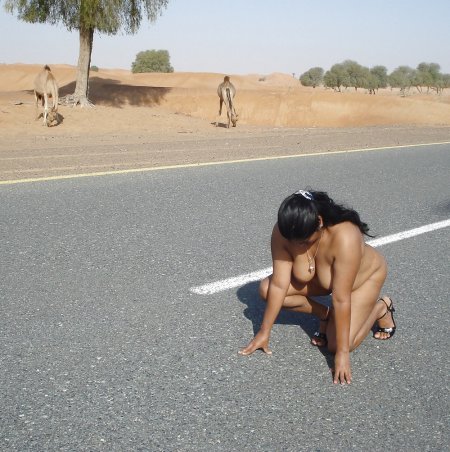 Фотосессия голых девок в Эмиратах