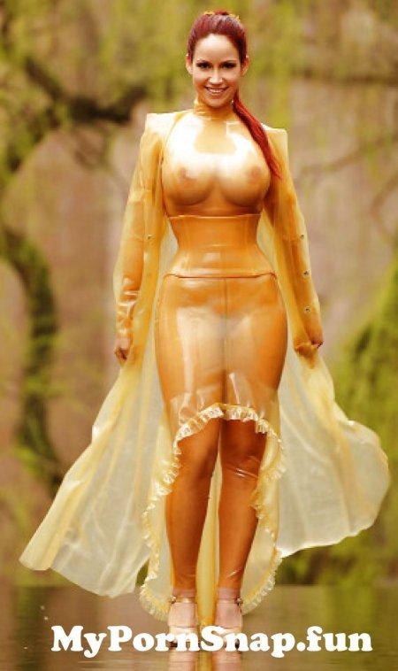 Голые женщины в прозрачных платьях