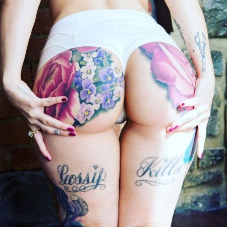 Эротические тату на ягодицах