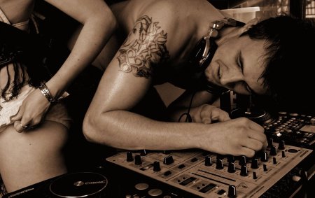 Пьяный диджей