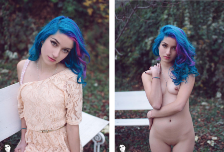 Голые девочки с синими волосами