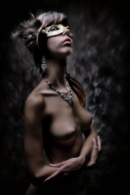 Фотосессия голая в маске