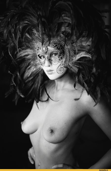 Эротические фотосессии в масках