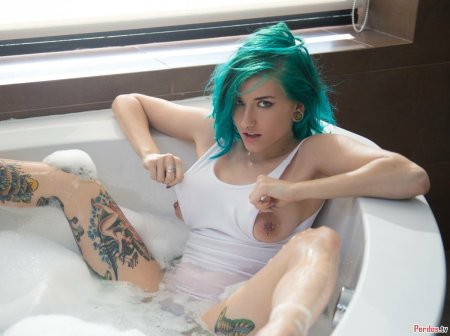 Голые женщины с разноцветными волосами фото