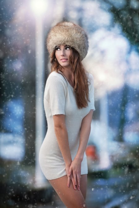 Меховая шапка и платье