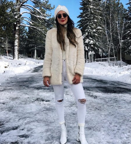 Женские образы на зиму 48 лет в светлых тонах